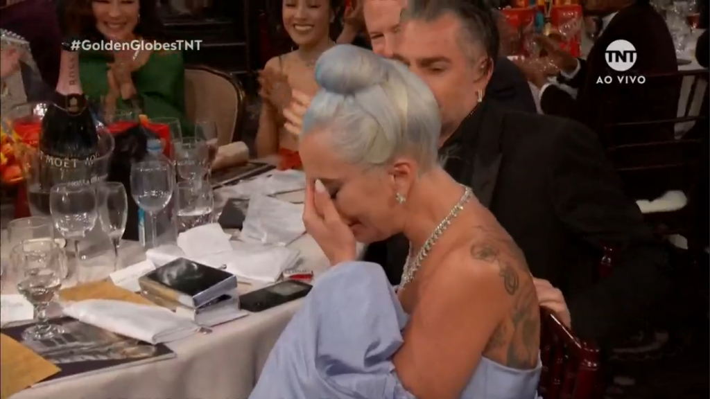 Lady Gaga no Globo de Ouro - Shallow
